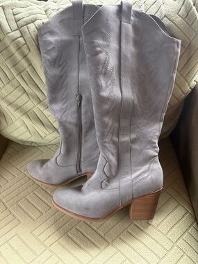 ARULA Gray Knee-High Western Heeled Boots